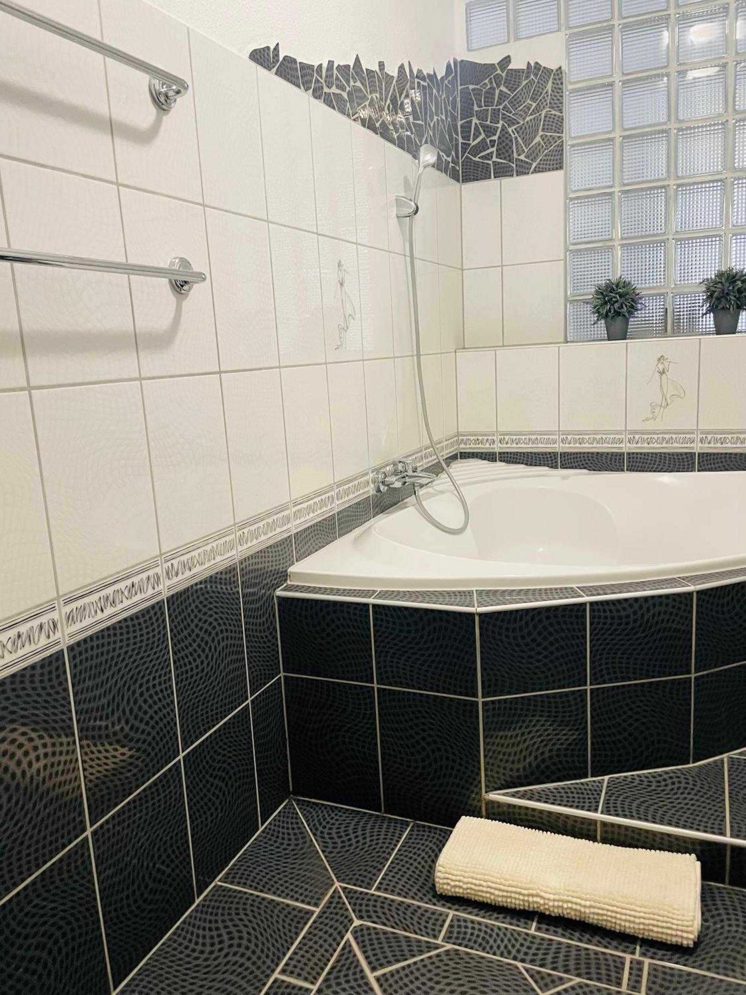 Thermal Next II Weninger Apartman Kiskunhalas Bagian luar foto